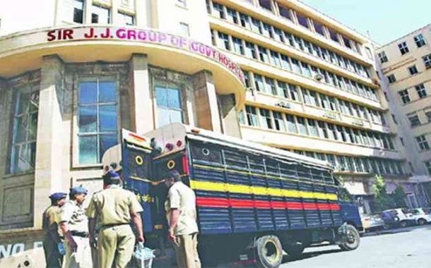 पुलिस गिरफ्तारी के बाद डी कंपनी का गुर्गा इमरान कालिया हॉस्पटिल में कर रहा मज़ा